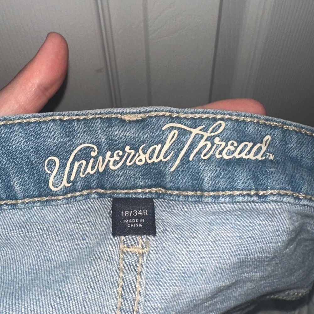 Universal thread blue jeans! 💙👖💋 - Picture 3 of 3